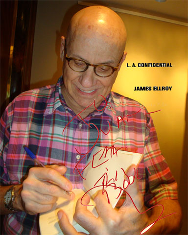 James Ellroy firma