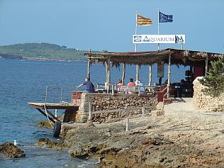 Aquarium de cala Gracio desdel que partel recorrido naturalista