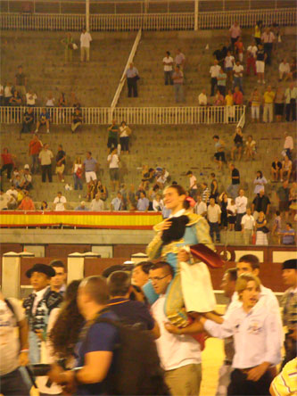 Triunfo memorable de Conchi R�os en las Ventas